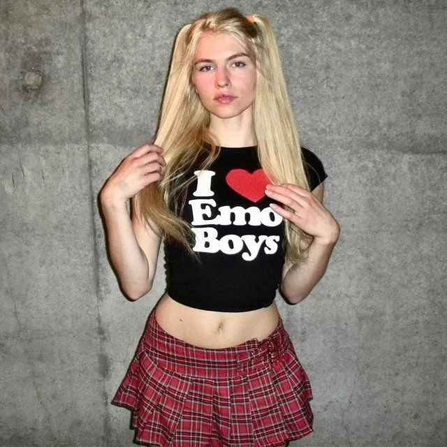 CROPPED I LOVE EMO BOYS - Loja Bee Fancy