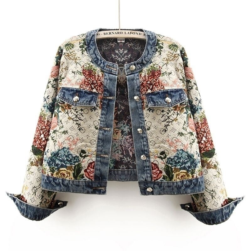 Casaco em tecido jacquard floral estilo tapeçaria com gola, barra e punhos em jeans estonado