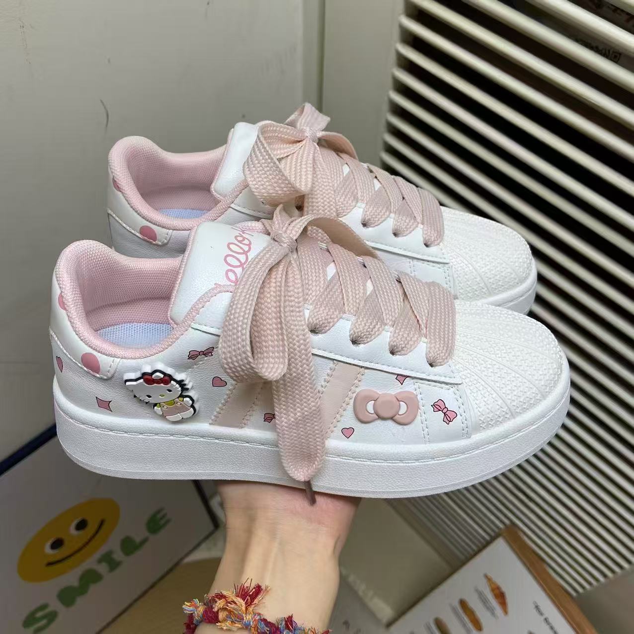 TÊNIS HELLO KITTY LACINHO