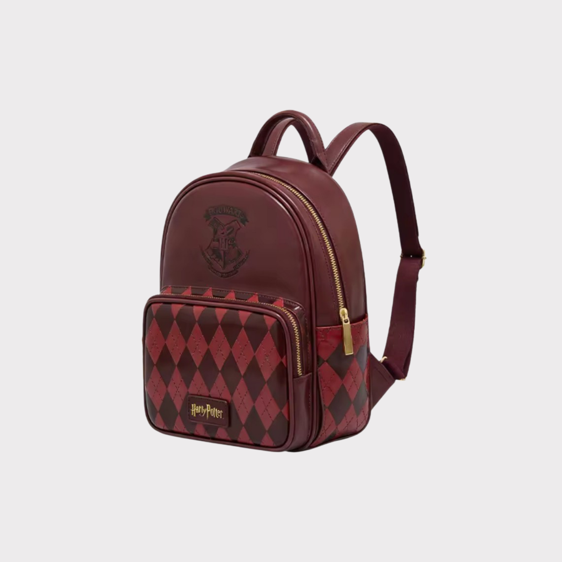 Mini mochila estruturada do Harry Potter com bolso frontal em estampa de losangos e brasão gravado no painel superior