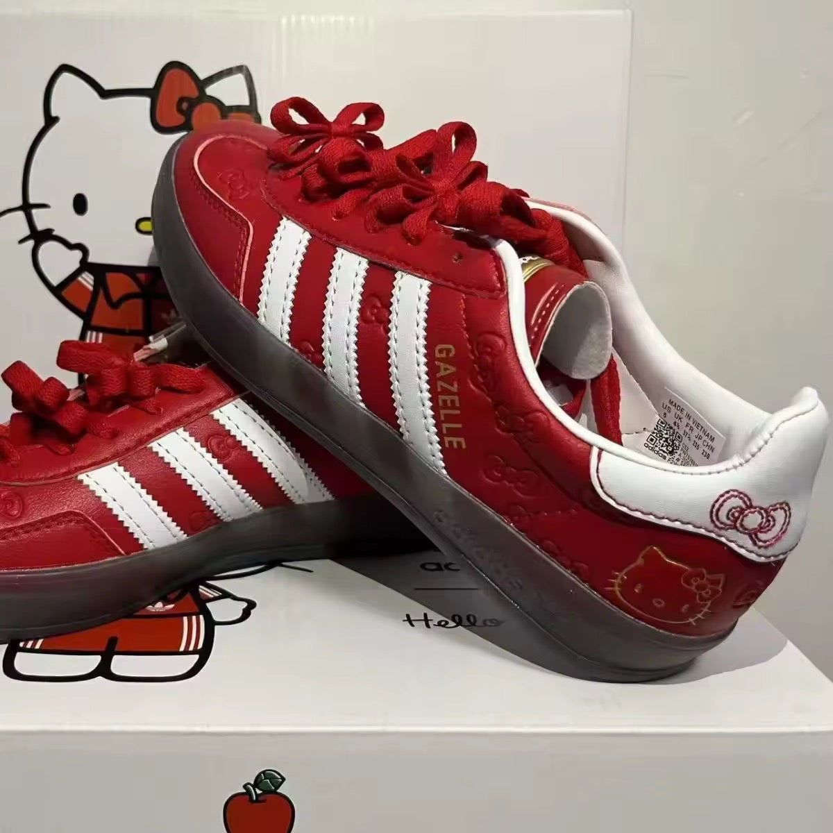 TÊNIS ADIDAS GAZELLE HELLO KITTY Vermelho