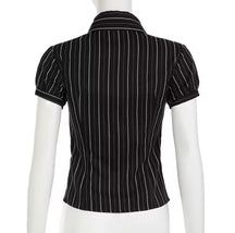 Blusa Office Siren listrada preta com caimento elegante, vista de trás.