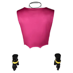 Conjunto de fantasia cosplay do Gambit com regata cropped rosa estampada, manguitos pretos com fivela amarela e choker