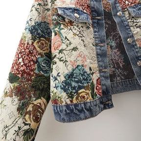 Casaco em tecido jacquard floral estilo tapeçaria com gola, barra e punhos em jeans estonado