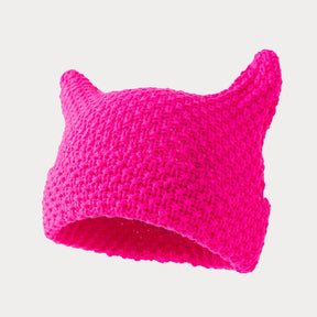 Gorro com pontas superiores no formato de orelhas de gato em exibição frontal