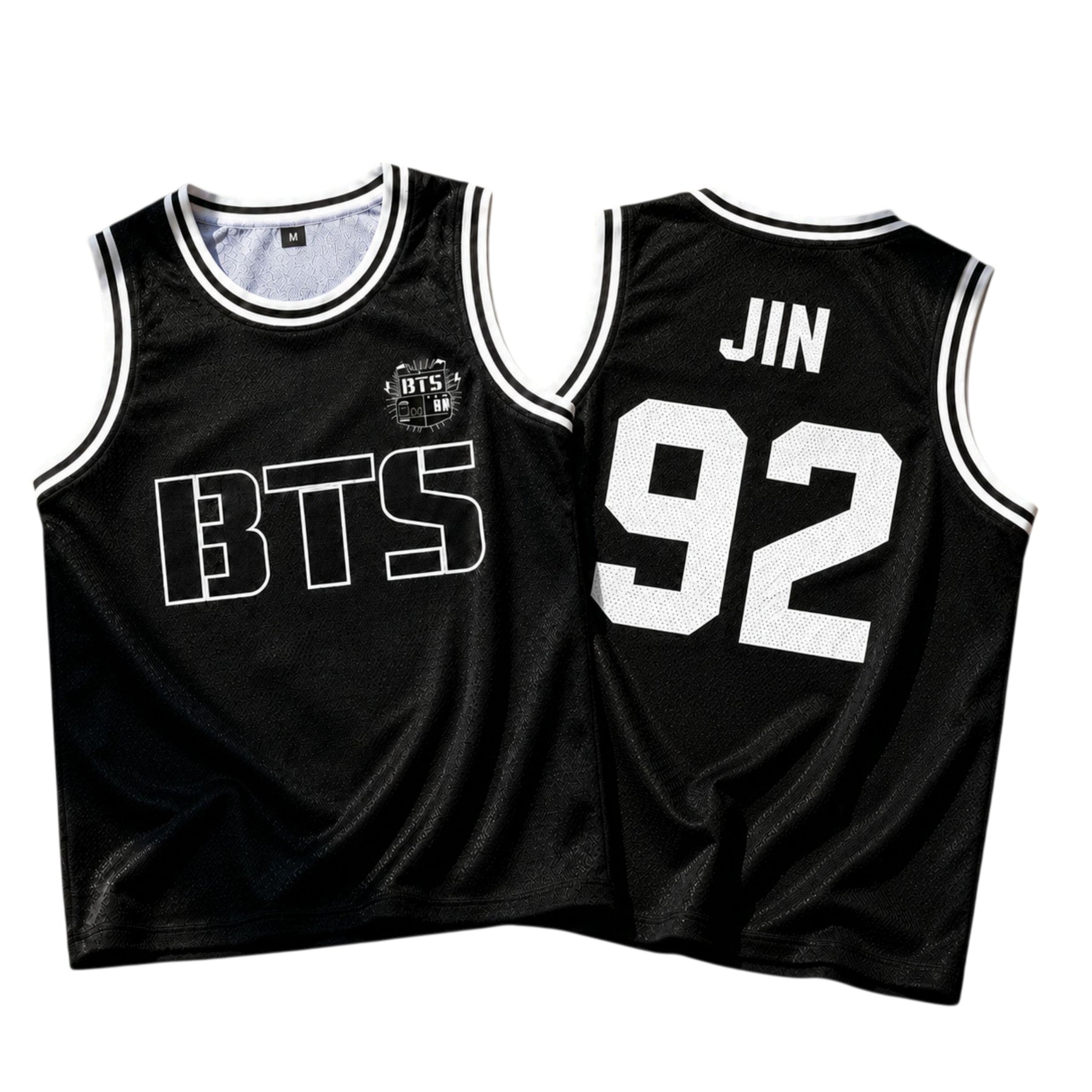 Regata preta estilo basquete com detalhes listrados na gola e estampa BTS frontal e número traseiro