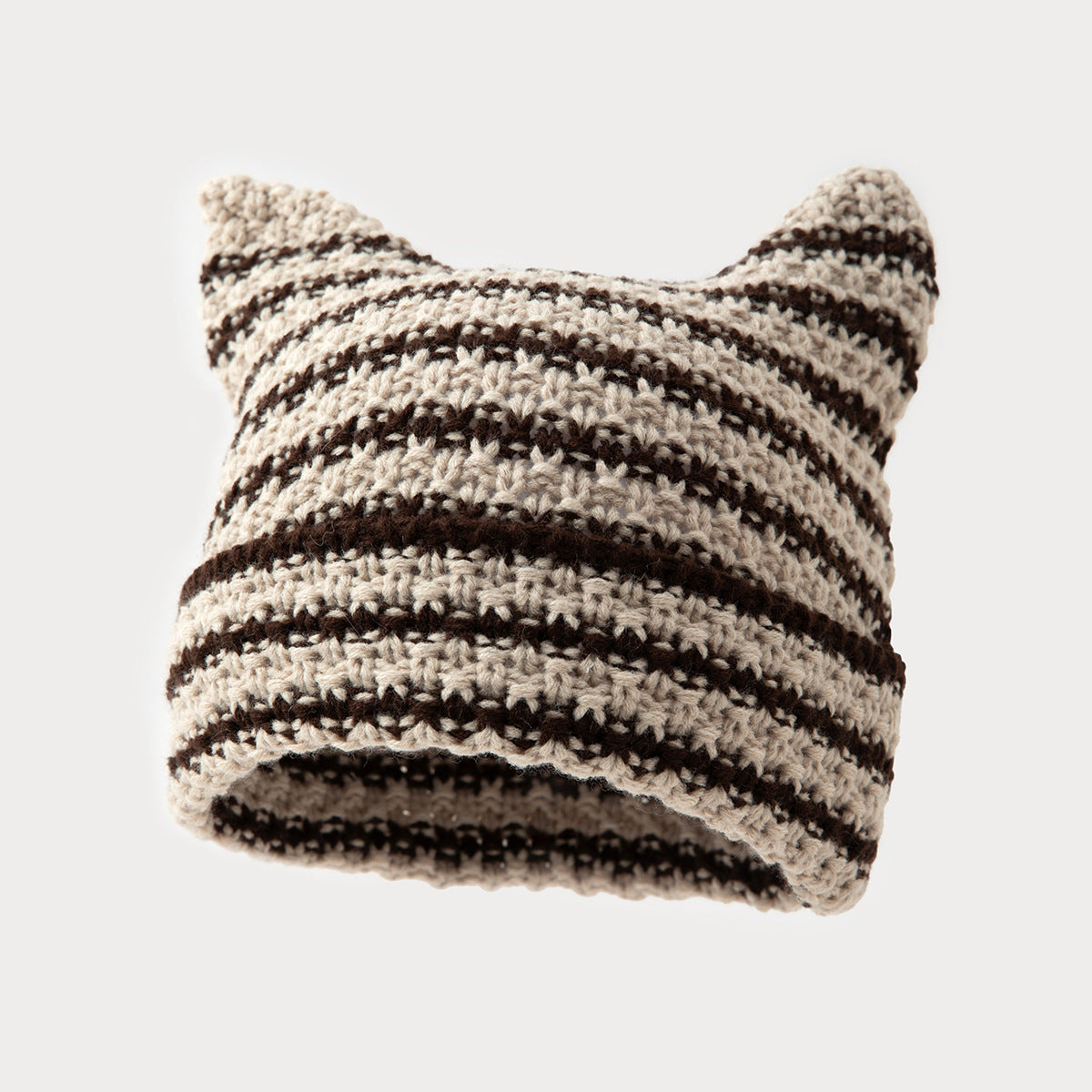 Gorro com pontas superiores no formato de orelhas de gato em exibição frontal