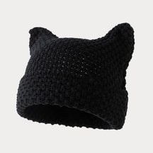 Gorro com pontas superiores no formato de orelhas de gato em exibição frontal
