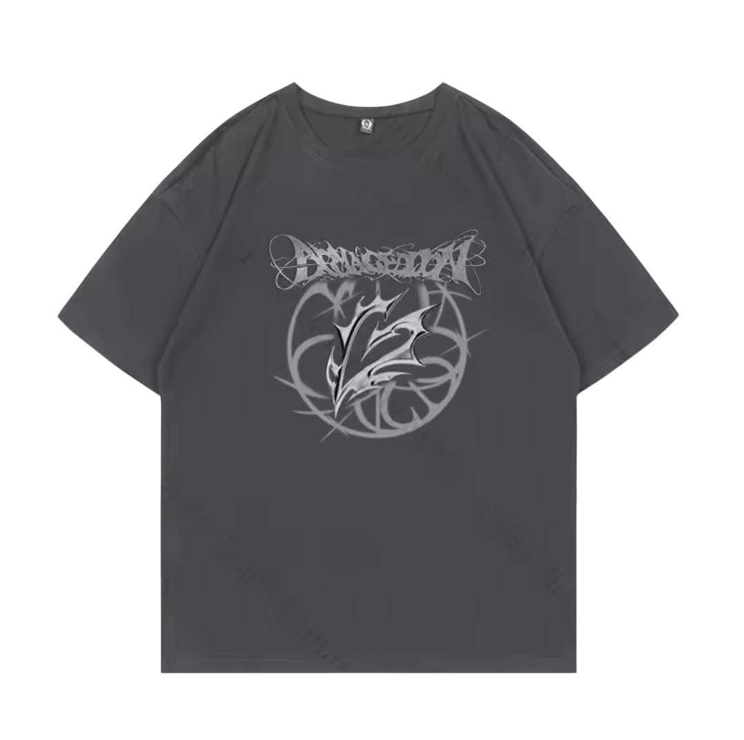 Camiseta de algodão preta com estampa futurista do álbum Armageddon do aespa