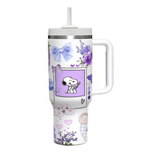 Copo térmico de inox do Snoopy com alça ergonômica, tampa rosqueável e canudo em estampa temática