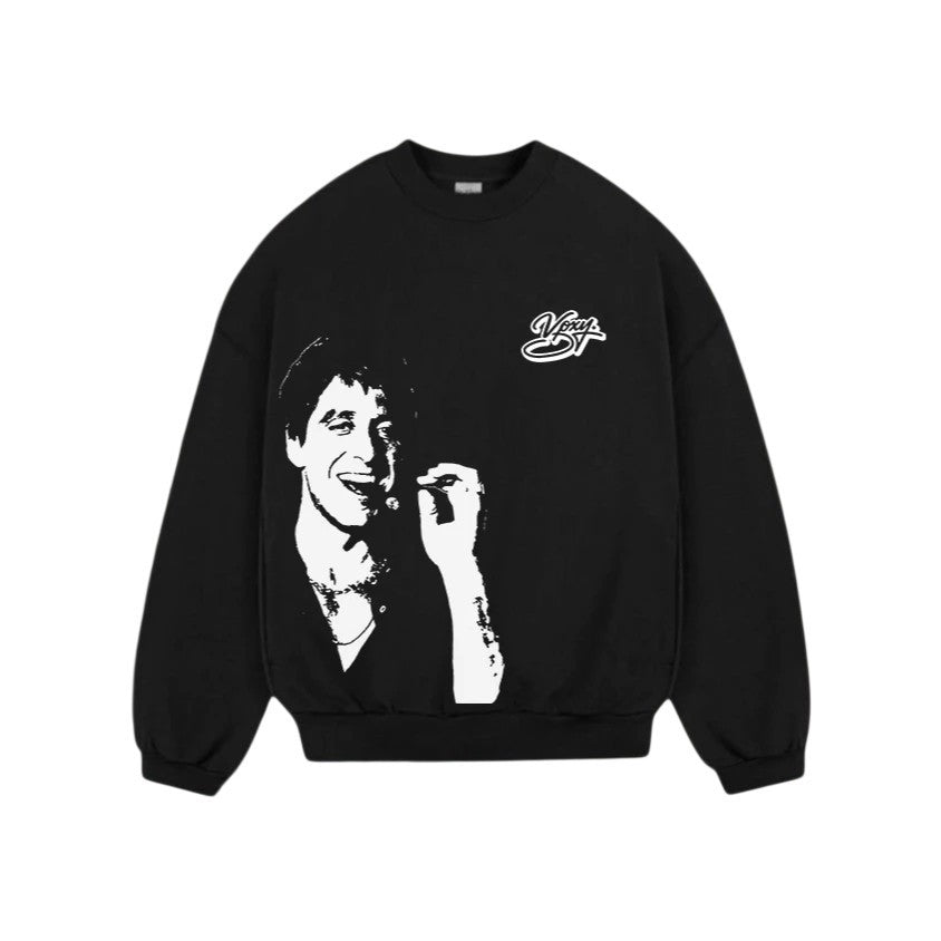 Moletom de gola redonda com estampa gráfica em alto contraste do personagem Tony Montana segurando charuto