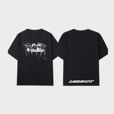 Camiseta de mangas curtas com desenho gráfico frontal em linhas e logo estampado na lateral inferior traseira